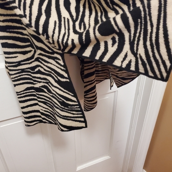 NWT Anne Klein Beige & Black Zebra Print Cascading Open Front Cardigan S… - Picture 9 of 11